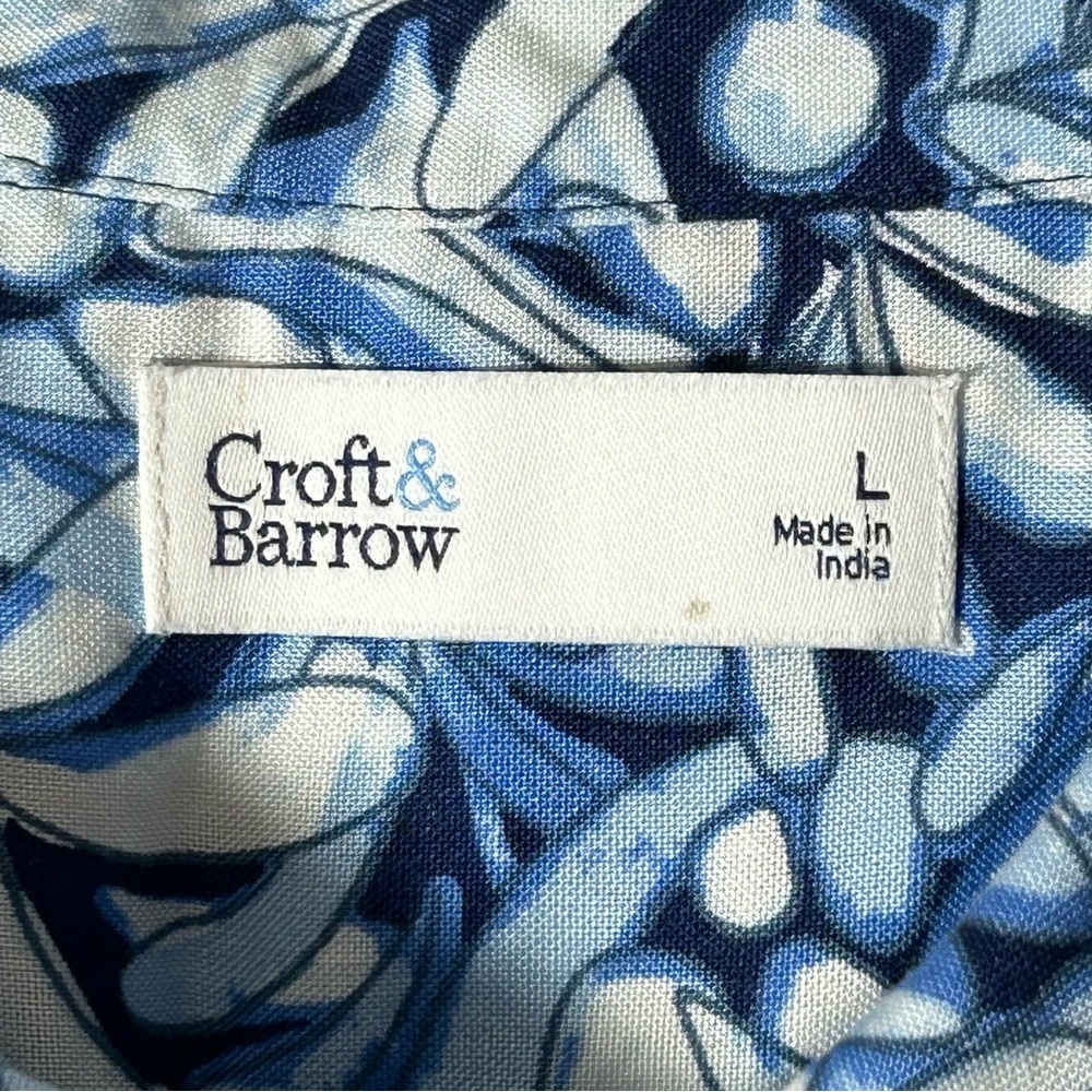 Croft & Barrow Blue and Short Sleeve Button White Leaf Pattern Shirt Size L NWT - Picture 2 of 10